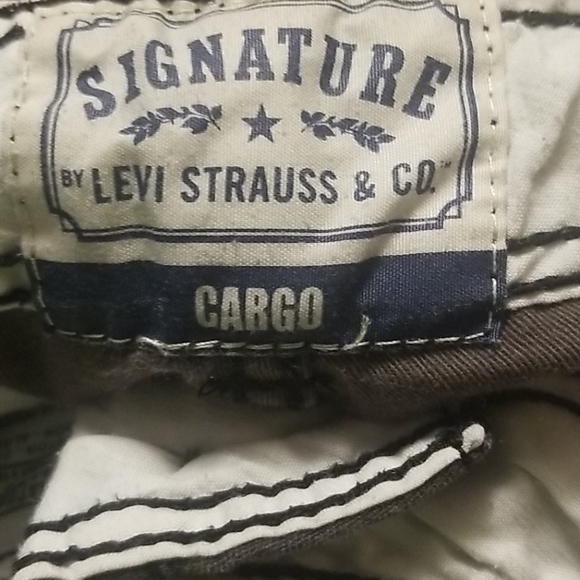 VINTAGE LEVI'S SIGNATURE CAMO CARGO SHORTS - Picture 2 of 4